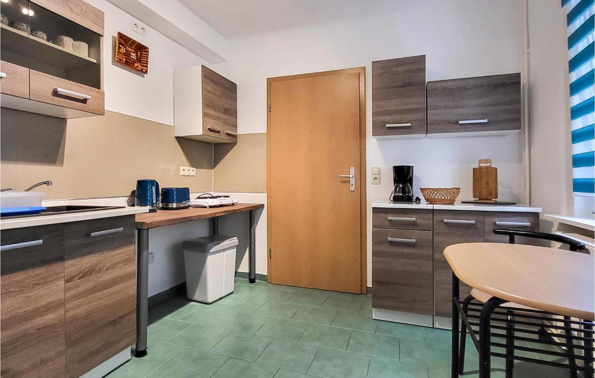 2 Bedroom Nice Apartment In 프리에드리치로다 외부 사진