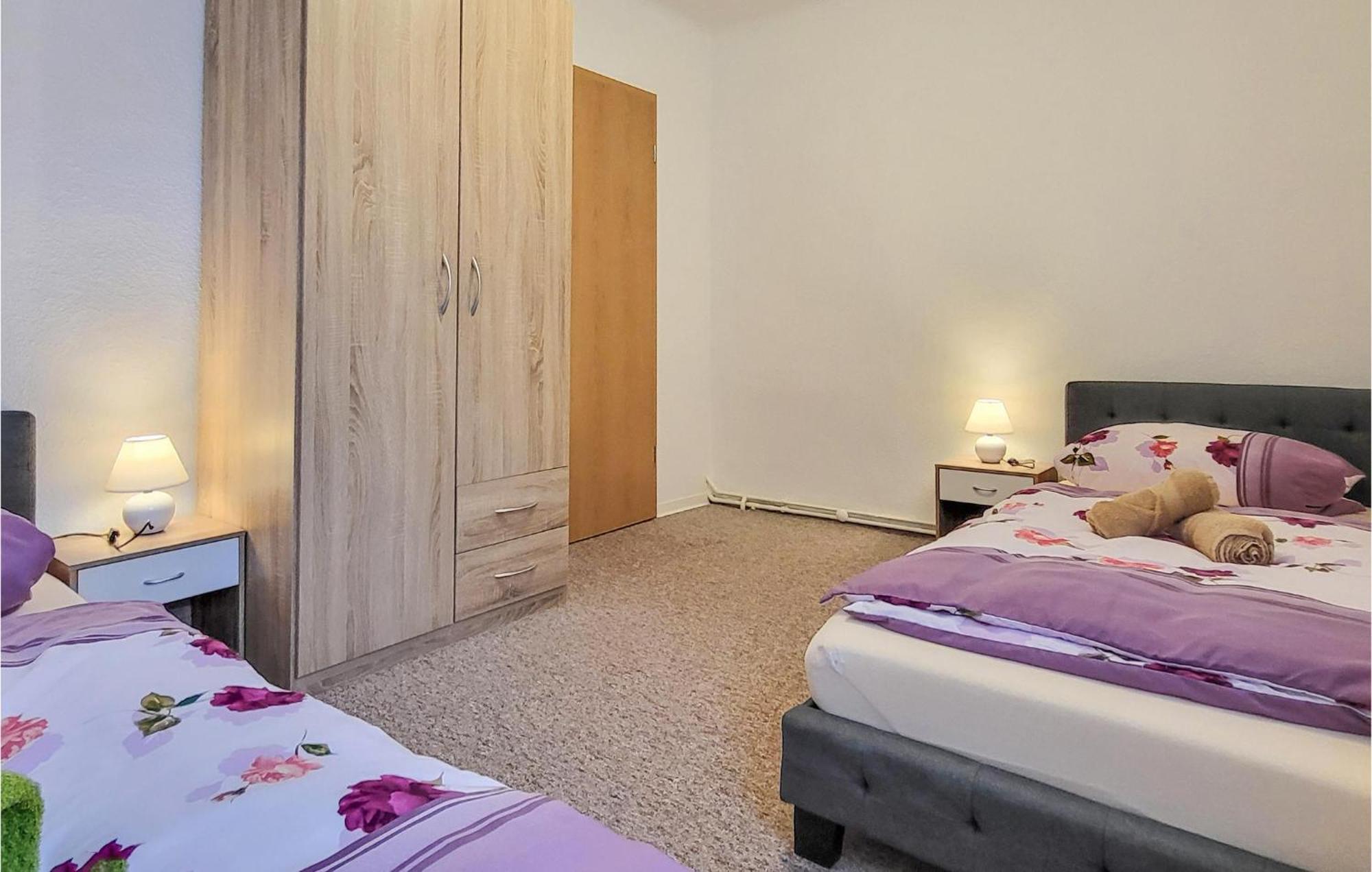2 Bedroom Nice Apartment In 프리에드리치로다 외부 사진